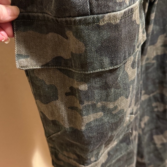 Women’s Camo Cargo straight leg pants NWT XL & Large available NEW - Picture 4 of 10